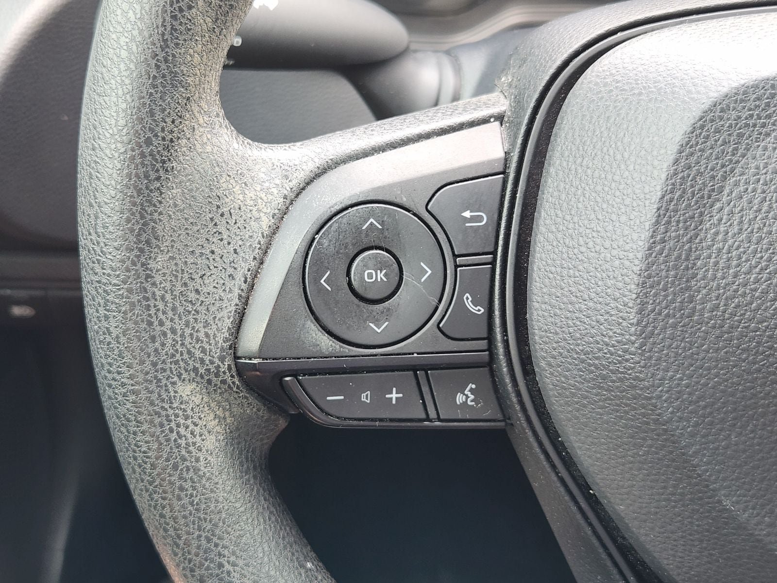 Used 2022 Toyota Corolla LE FWD image 34