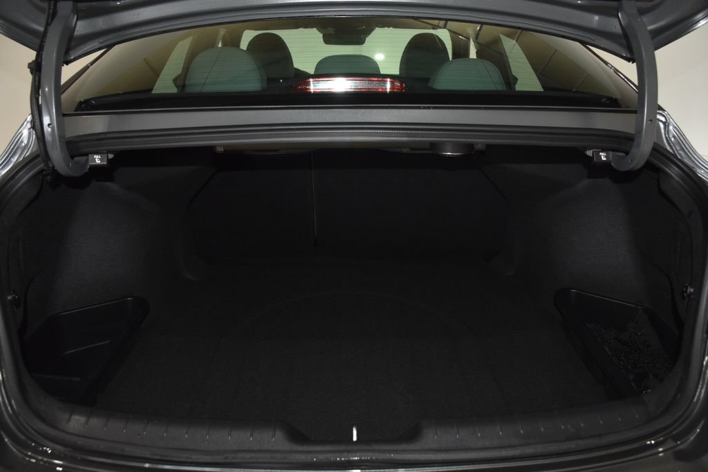 Used 2025 Hyundai Elantra Limited FWD image 32