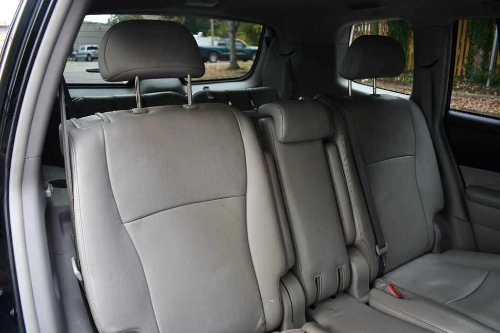 Used 2013 Toyota Highlander SE image 28