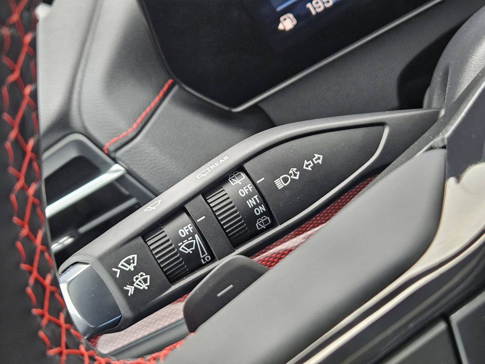 Certified 2024 Chevrolet Traverse RS image 28