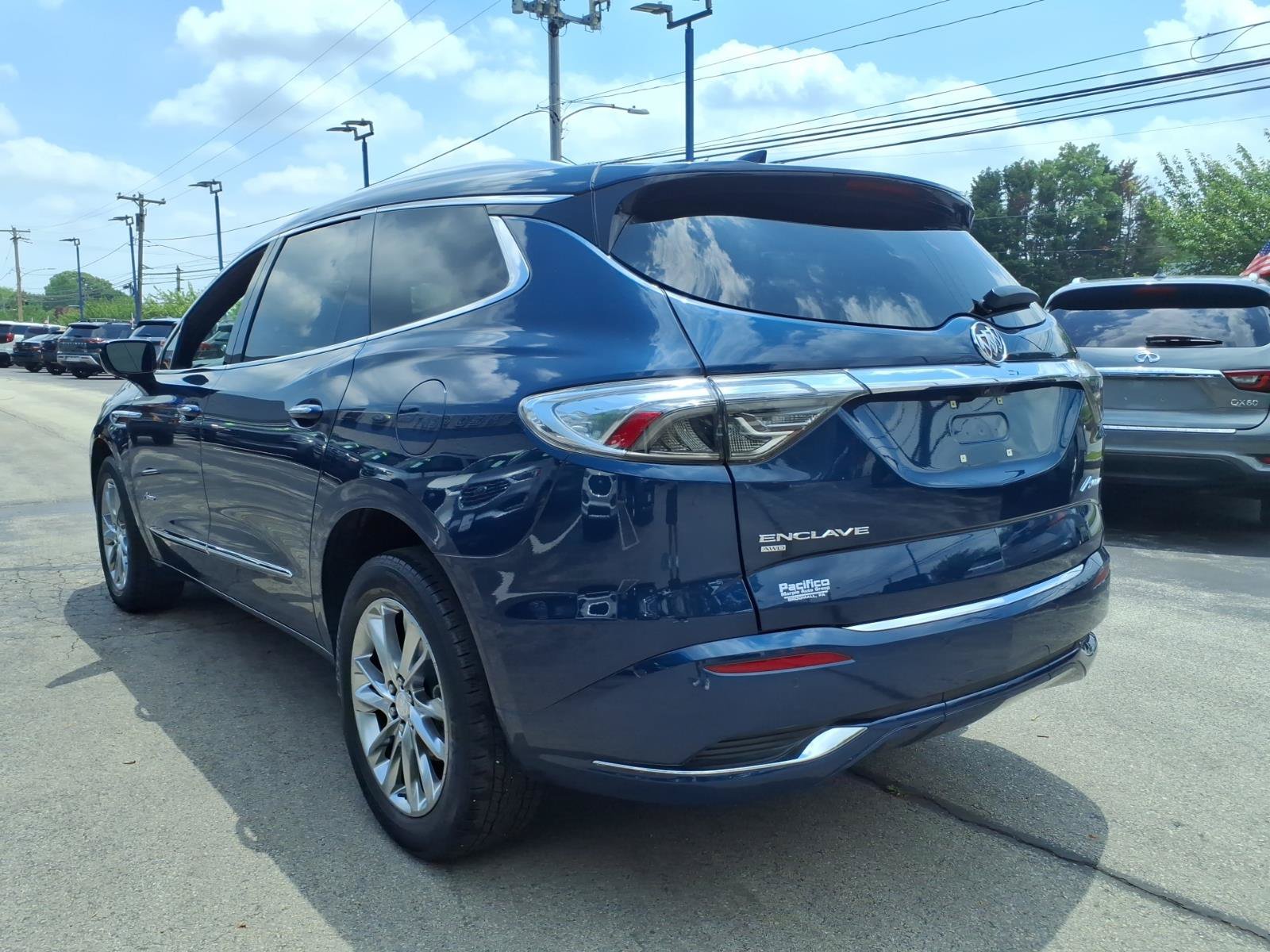 Used 2022 Buick Enclave Avenir w/ Avenir Technology Package AWD/4WD image 4