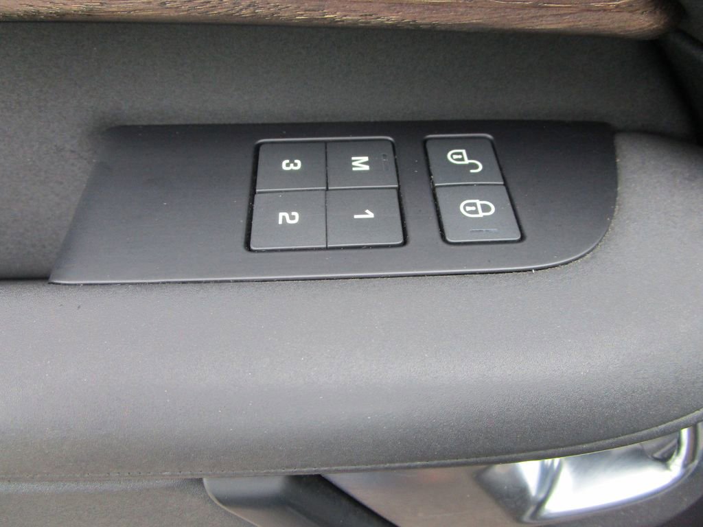 Used 2019 Land Rover Discovery HSE AWD/4WD image 24