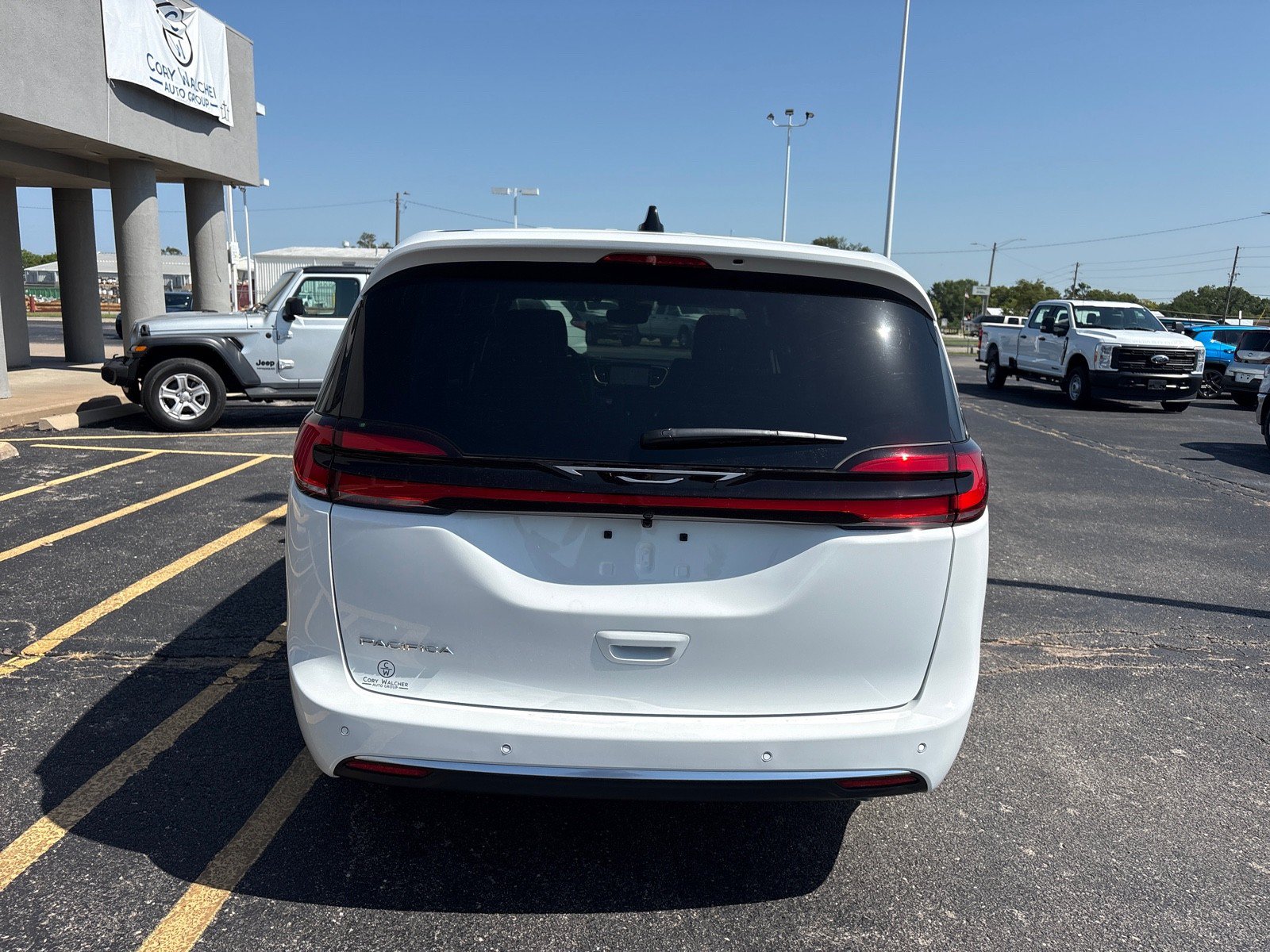 New 2027 Chrysler Pacifica Select FWD image 5