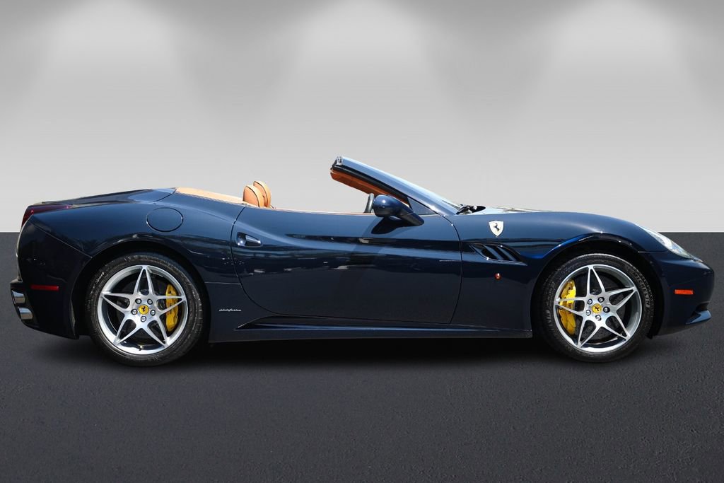 Used 2011 Ferrari California image 2
