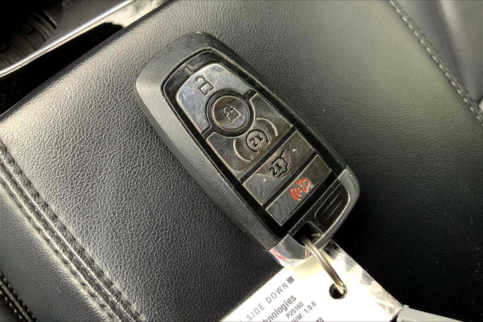 Used 2023 Lincoln Nautilus Reserve w/ Equipment Group 201A image 13