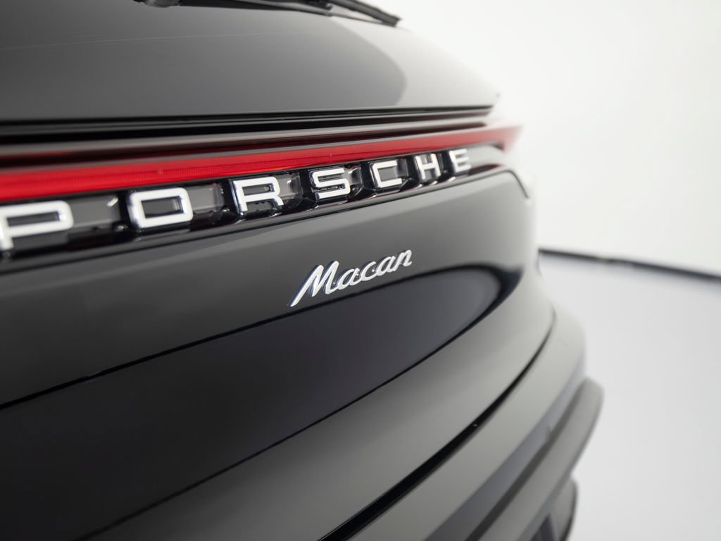 Certified 2026 Porsche Macan AWD/4WD image 38