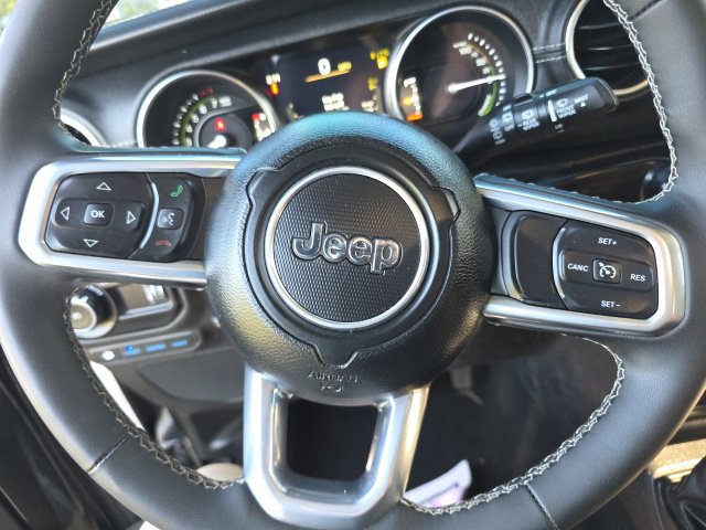 Used 2023 Jeep Wrangler Unlimited Sahara w/ Cold Weather Group AWD/4WD image 17