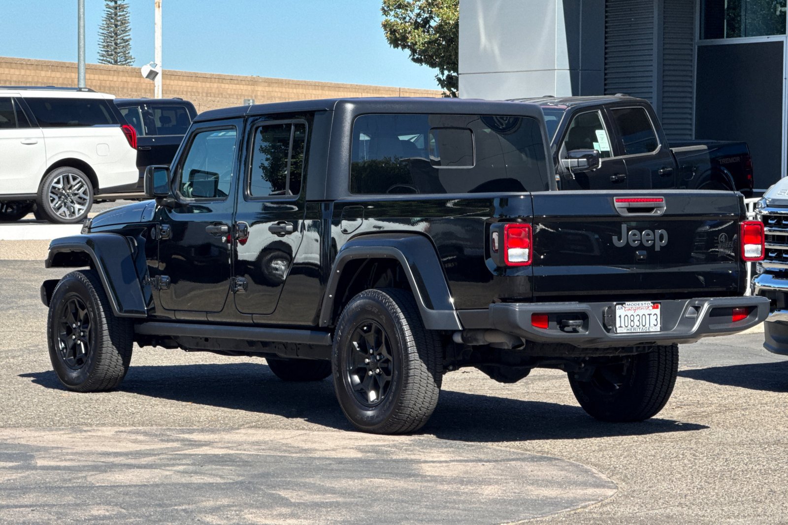 Used 2022 Jeep Gladiator Sport AWD/4WD image 6