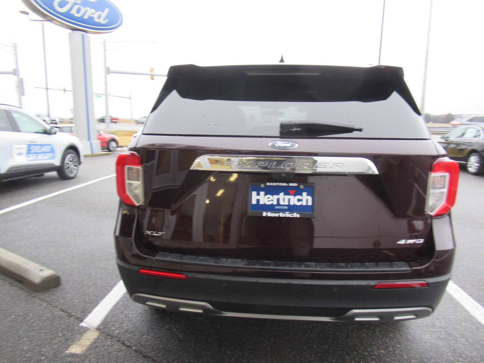 Used 2022 Ford Explorer XLT w/ Equipment Group 202A image 6