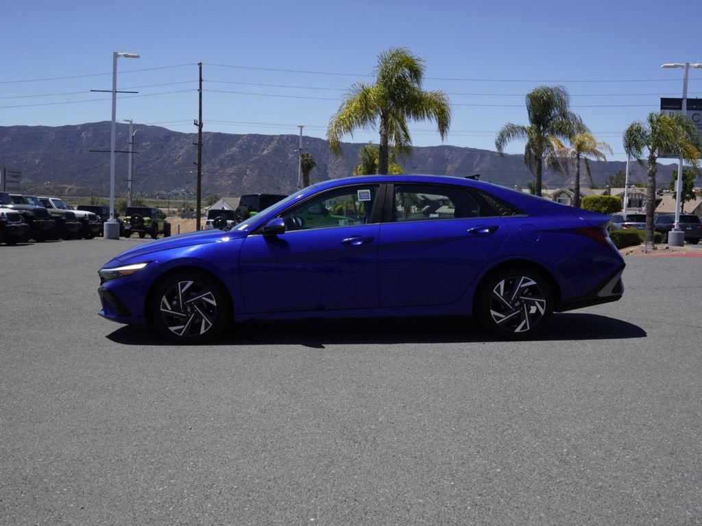 Used 2024 Hyundai Elantra Limited FWD image 7