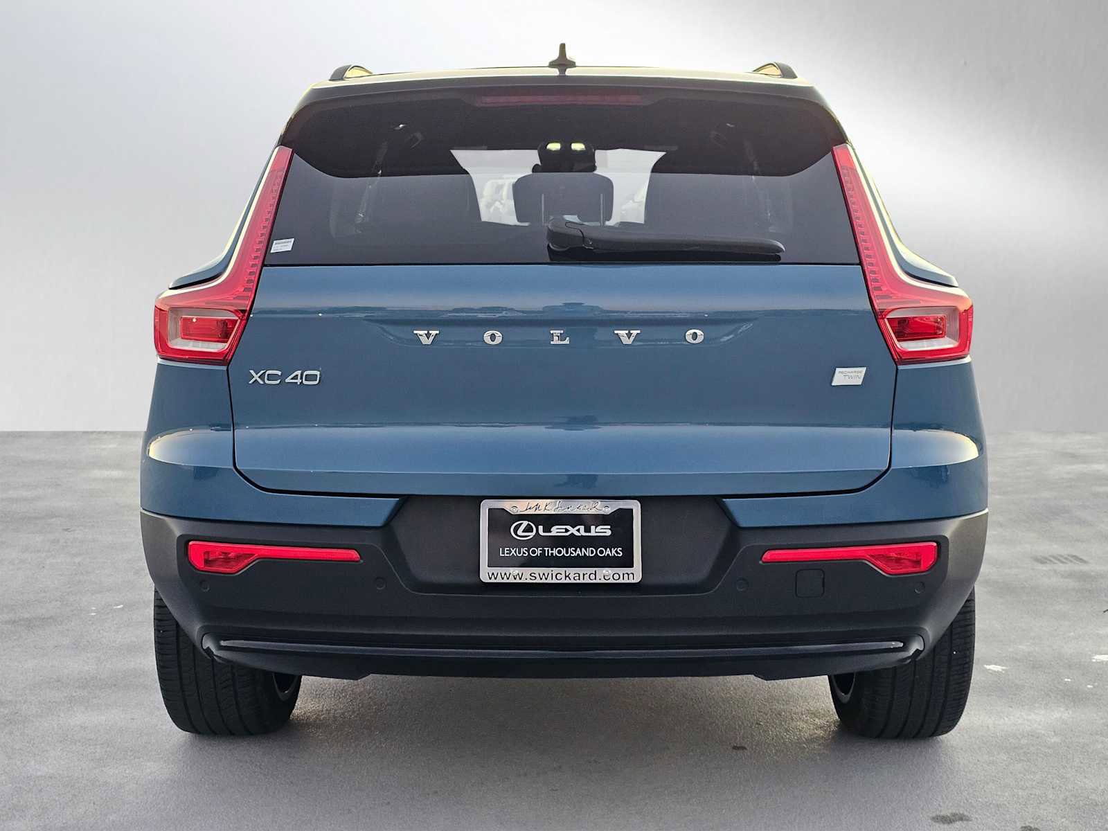 Used 2023 Volvo XC40 Recharge Ultimate image 4