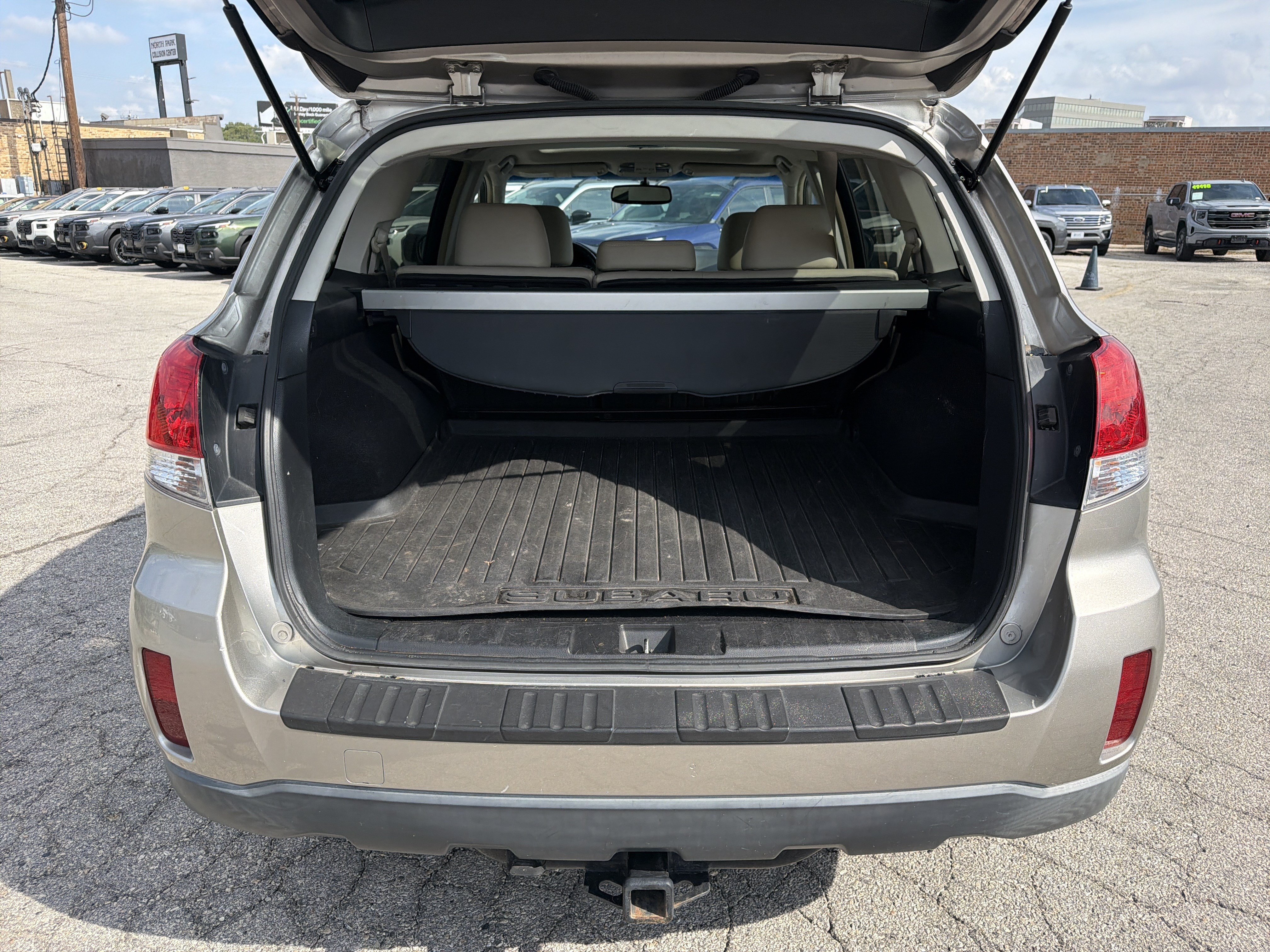 Used 2014 Subaru Outback 2.5i Limited w/ Moonroof Package AWD/4WD image 28