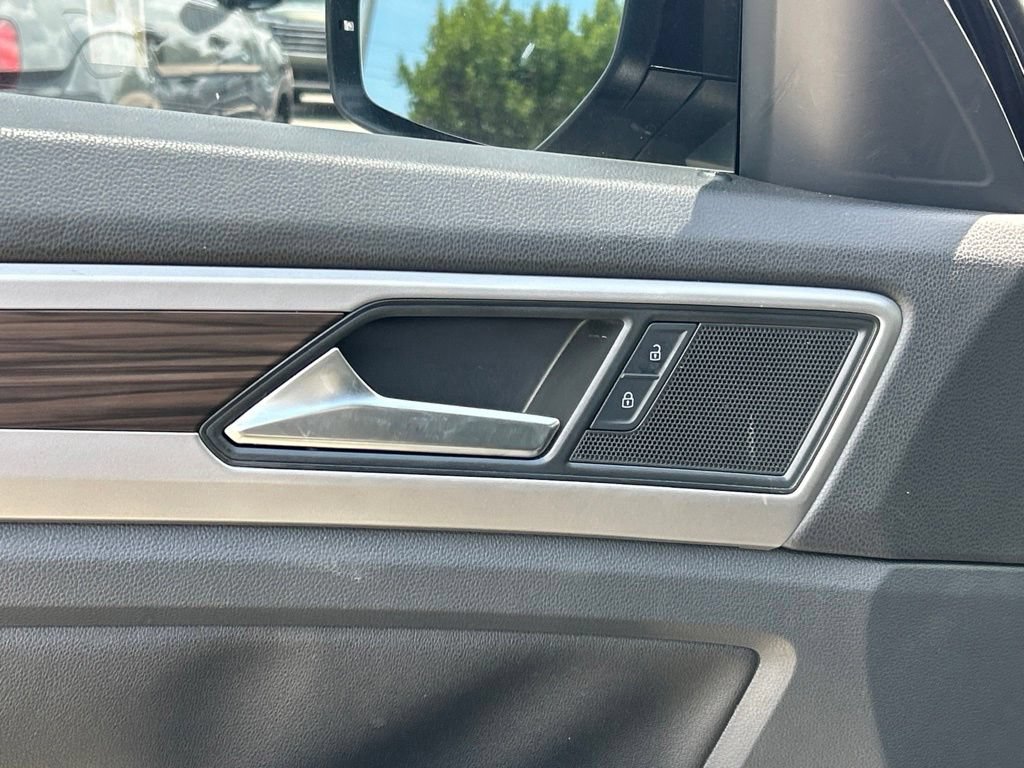Used 2021 Volkswagen Atlas SE w/ Towing Package FWD image 18