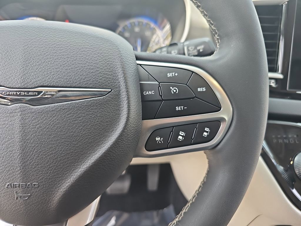 Certified 2022 Chrysler Pacifica Touring-L FWD image 19