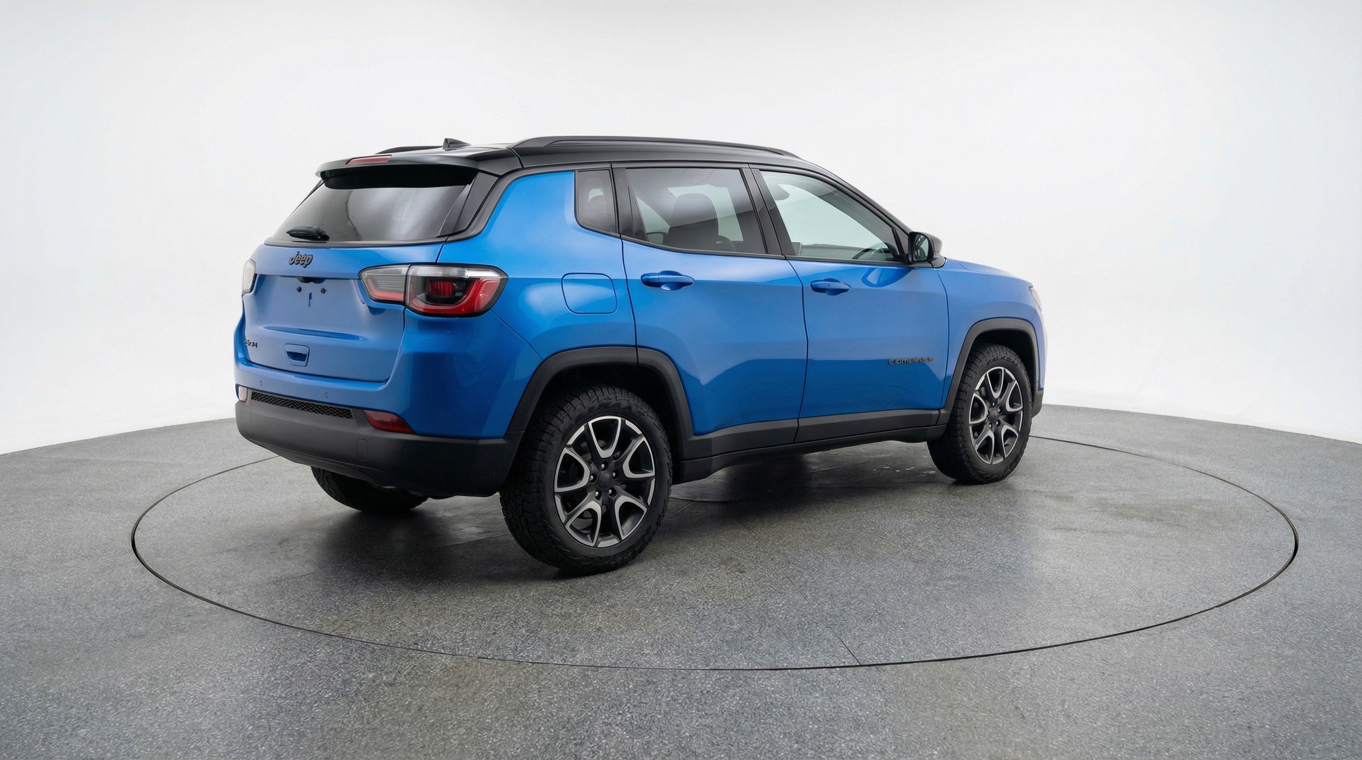 Used 2025 Jeep Compass Trailhawk AWD/4WD image 9