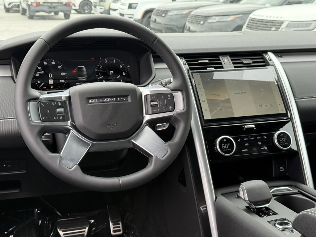 New 2025 Land Rover Discovery Dynamic SE image 22
