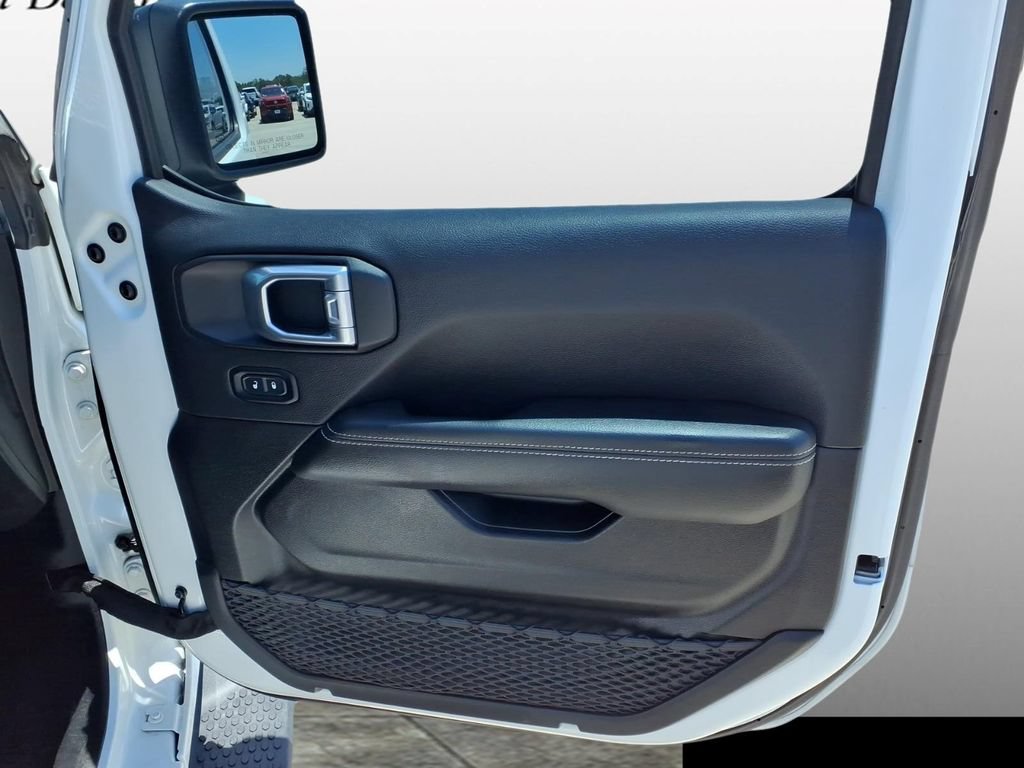 Used 2021 Jeep Wrangler Unlimited Sahara AWD/4WD image 12