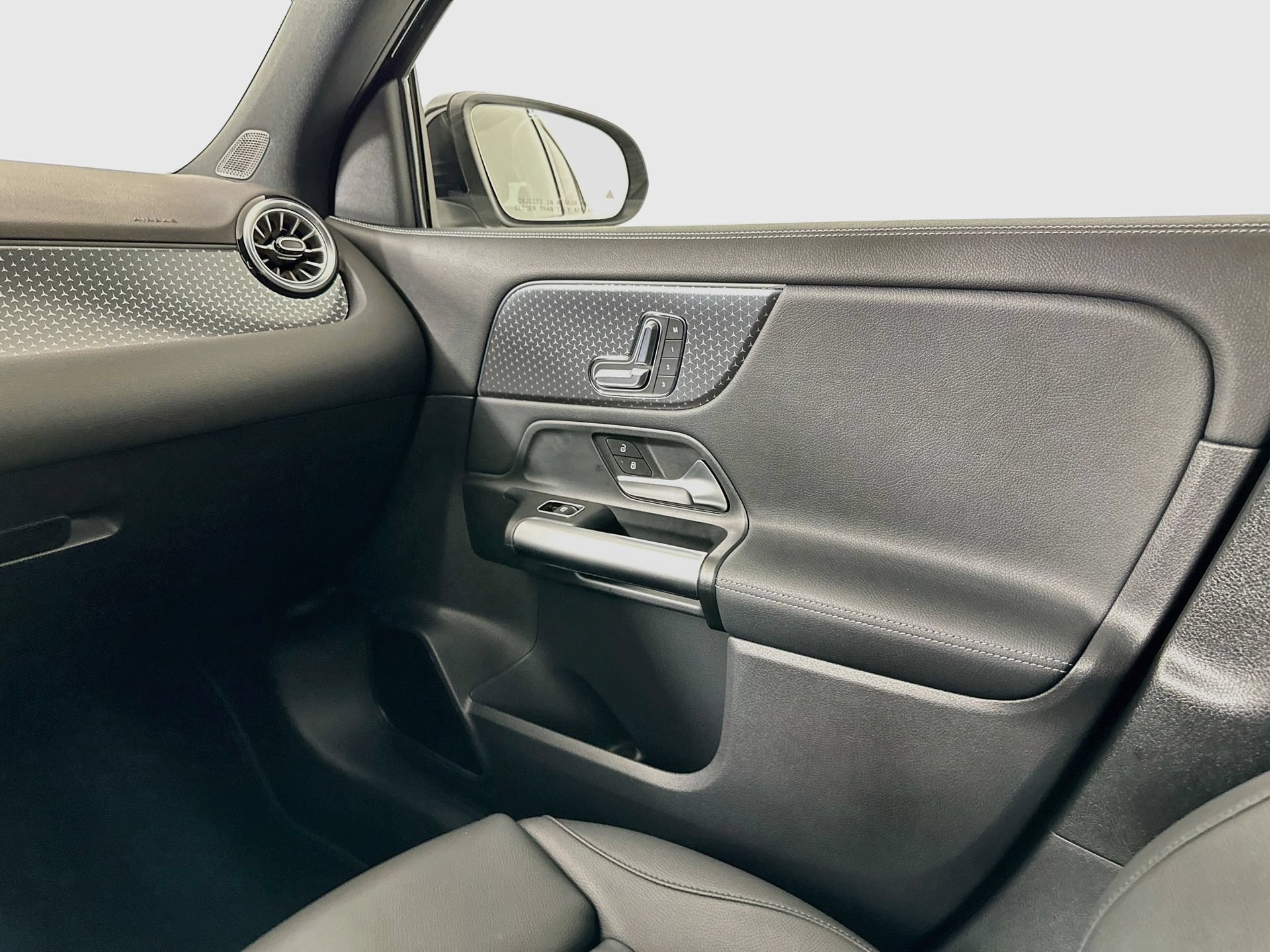 Used 2025 Mercedes-Benz GLA 250 image 24