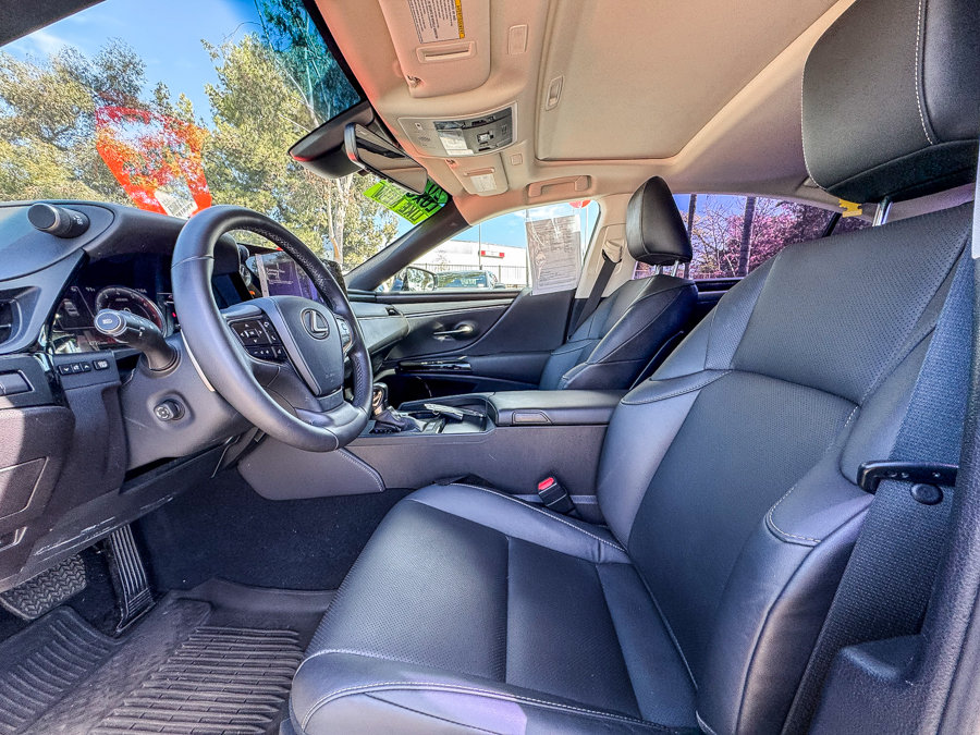 Used 2024 Lexus ES 300h w/ Premium Package FWD image 17