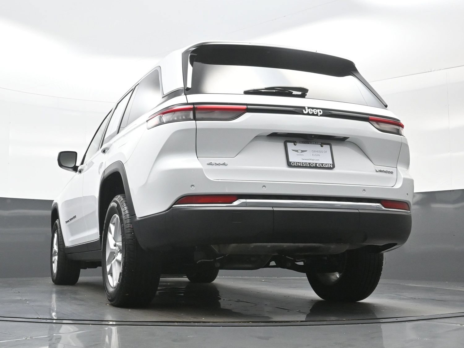 Used 2023 Jeep Grand Cherokee Laredo AWD/4WD image 28