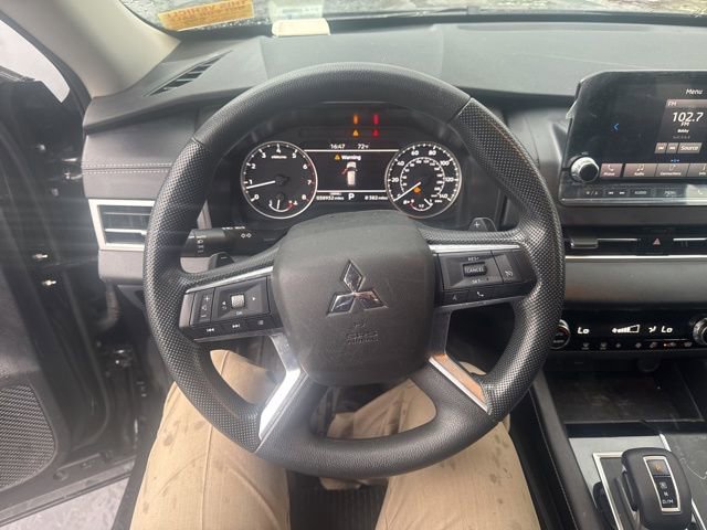 Used 2024 Mitsubishi Outlander ES image 14