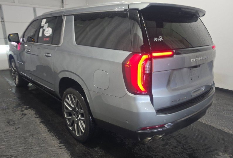 Used 2025 GMC Yukon XL Denali Ultimate image 6