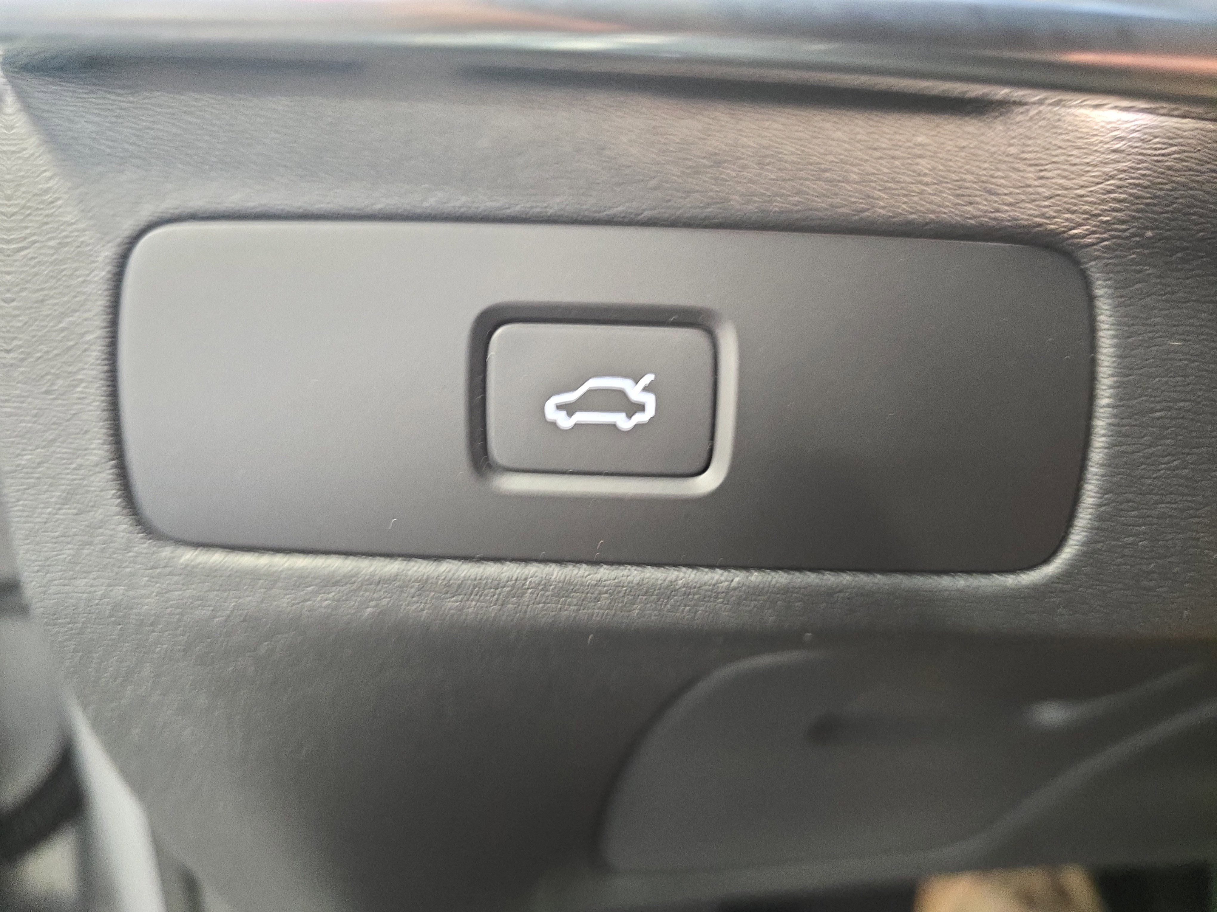 Used 2024 Volvo XC90 B6 Plus w/ Protection Package Premier AWD/4WD image 24