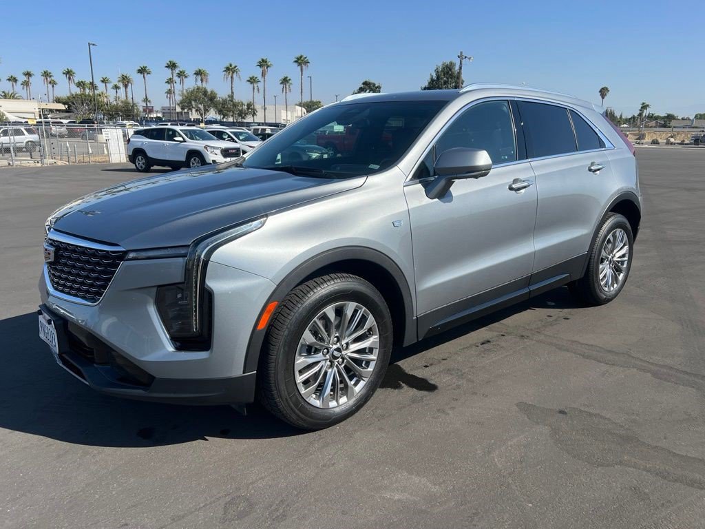 Certified 2025 Cadillac XT4 Premium Luxury FWD image 2