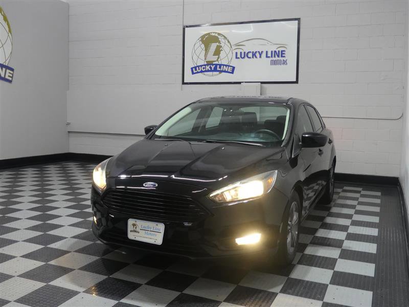 Used 2018 Ford Focus SE w/ SE Appearance Package image 4