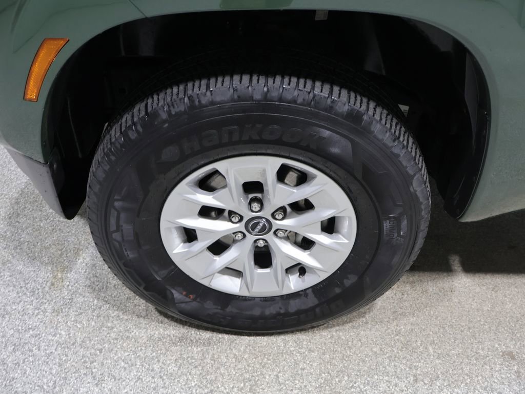 Used 2024 Nissan Frontier SV image 9