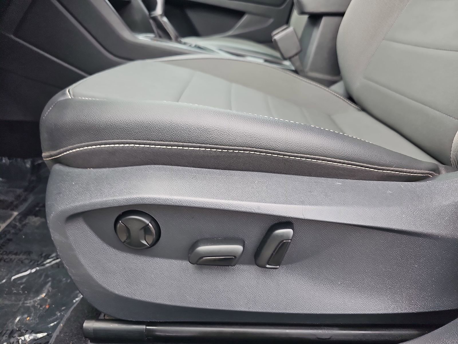 Used 2022 Volkswagen Taos SE FWD image 27