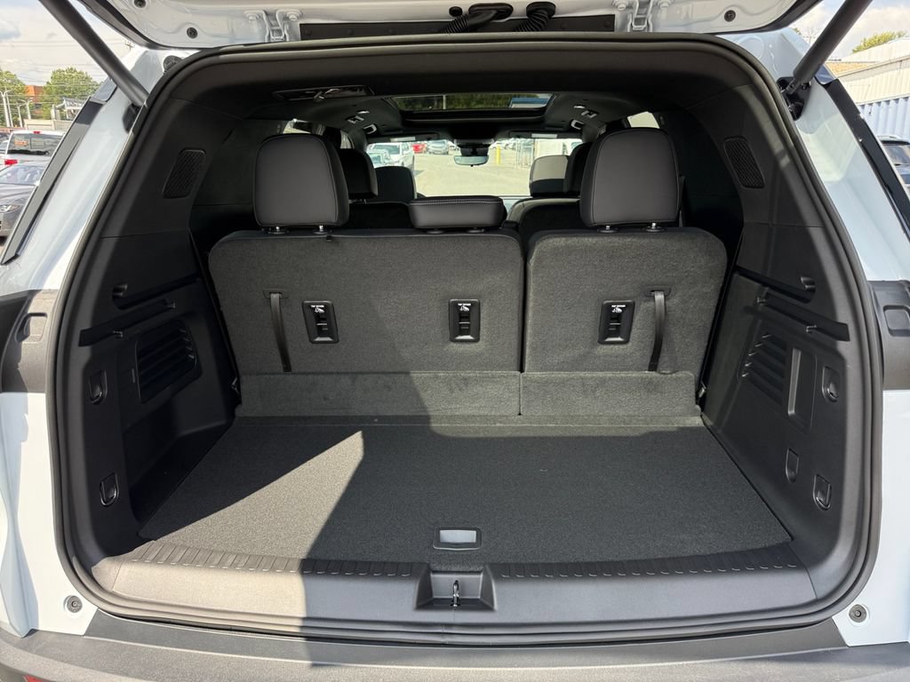 New 2026 Chevrolet Traverse LT w/ Sun and Wheel Package AWD/4WD image 29