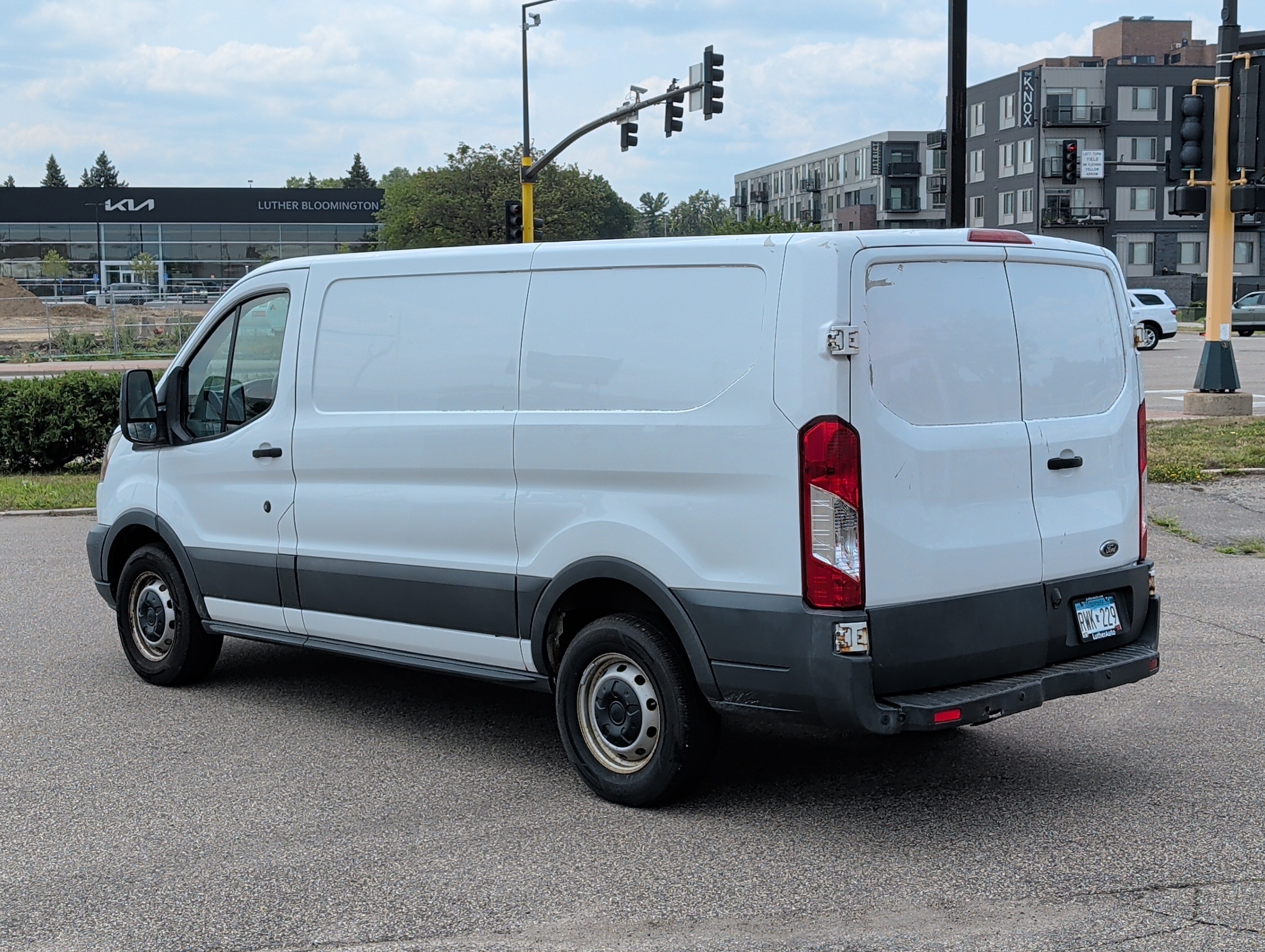 Used 2017 Ford Transit 150 130 Low Roof RWD image 3