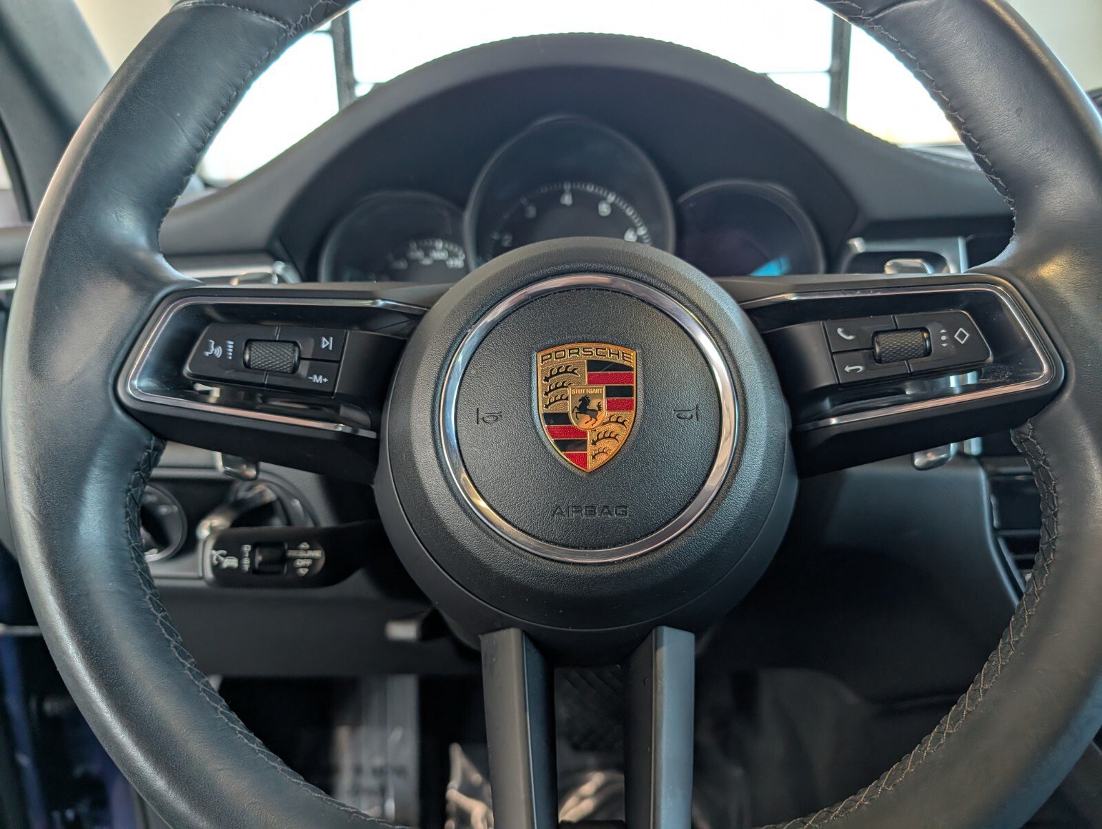 Used 2023 Porsche Macan Turbo AWD/4WD image 18