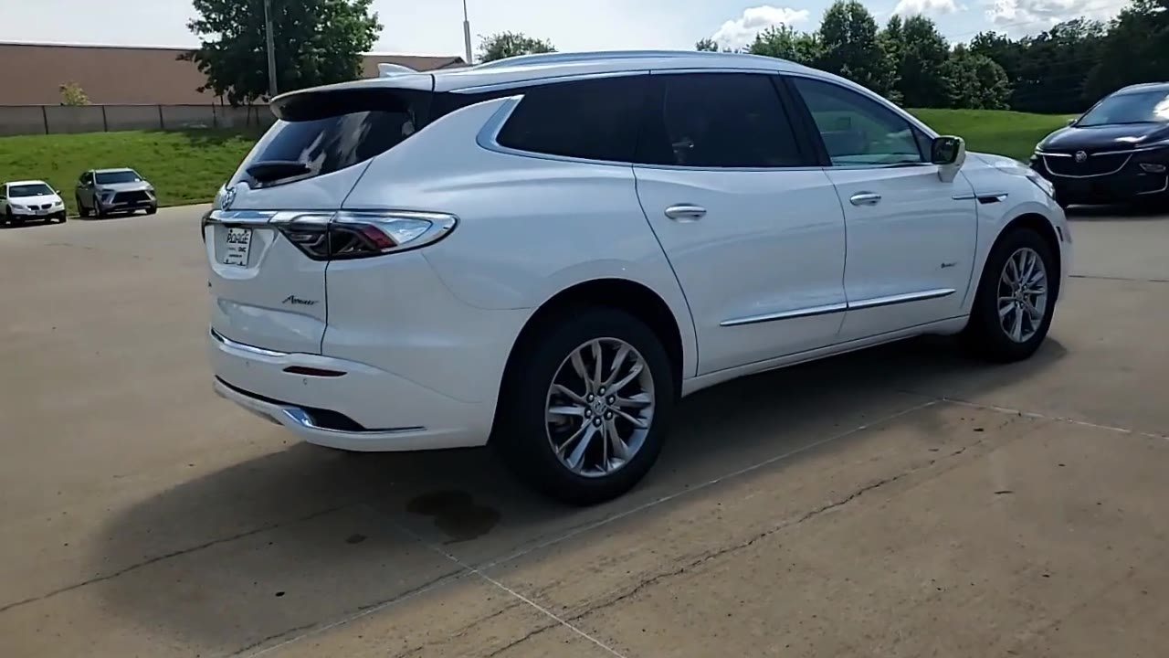 Used 2023 Buick Enclave Avenir w/ Avenir Technology Package AWD/4WD image 8