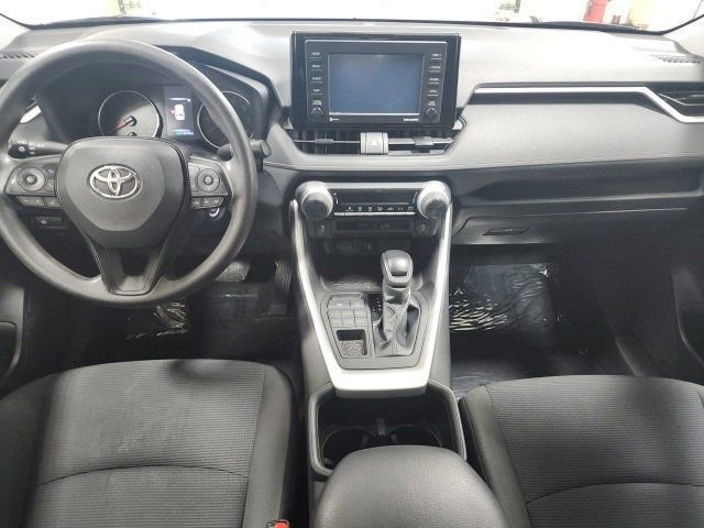 Used 2022 Toyota RAV4 LE image 2