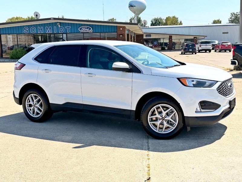 Used 2024 Ford Edge SEL w/ Convenience Package AWD/4WD image 3