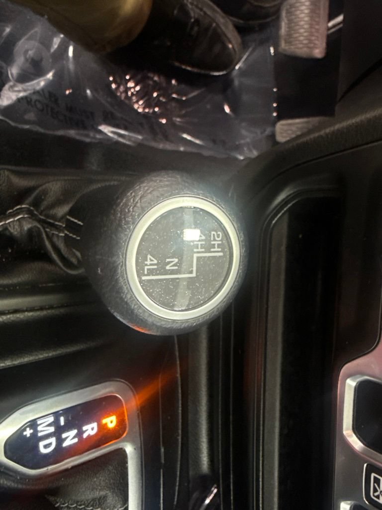 Used 2020 Jeep Wrangler Unlimited Sahara w/ Uconnect 4C Nav & Sound Group AWD/4WD image 29