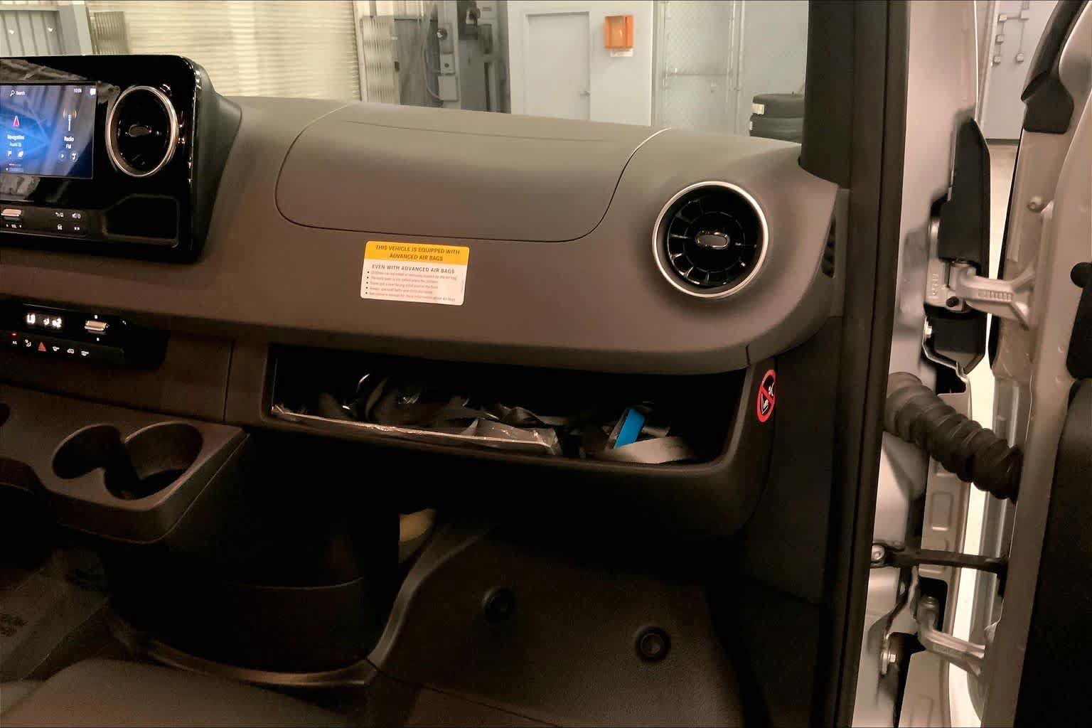 Used 2021 Mercedes-Benz Sprinter 2500 image 25