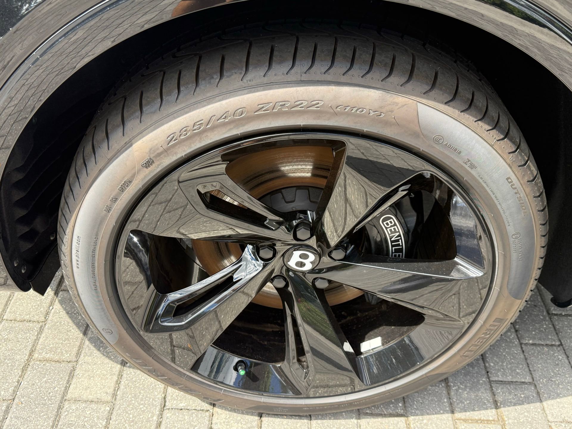 New 2025 Bentley Bentayga image 38