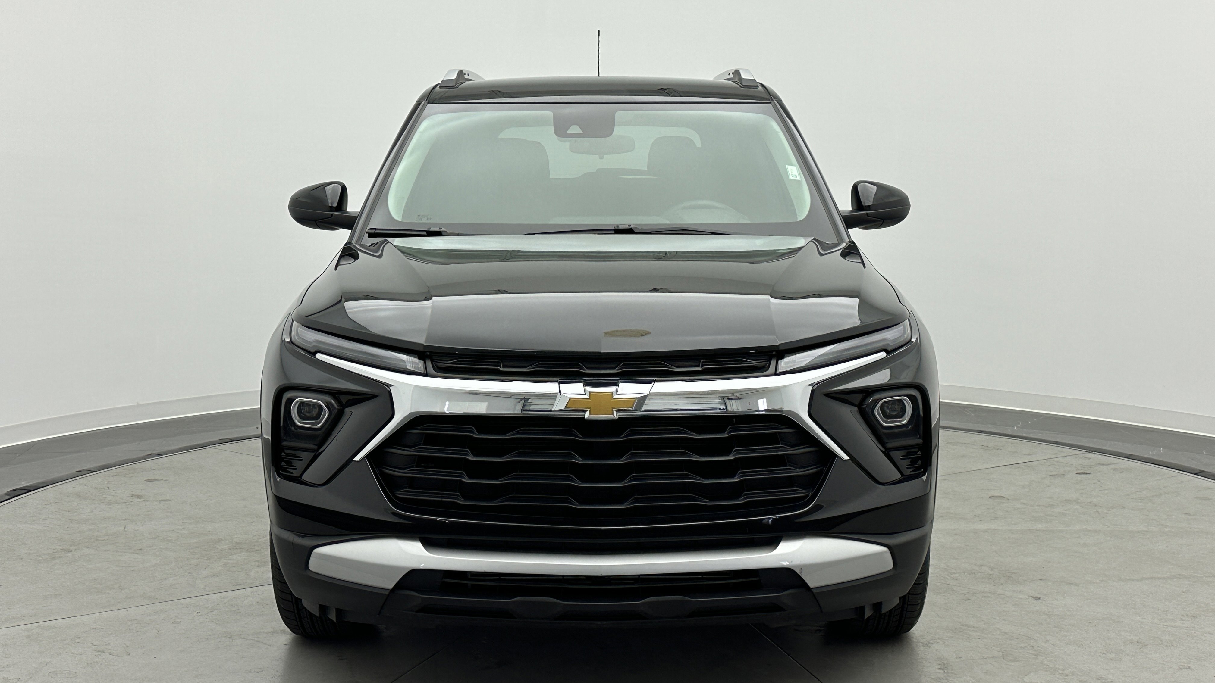 Used 2025 Chevrolet TrailBlazer LT image 2