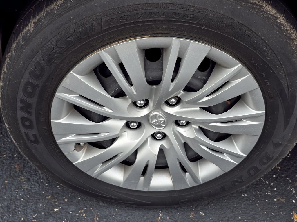 Used 2014 Toyota Camry LE FWD image 9