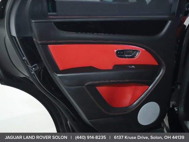 Used 2022 Bentley Bentayga image 32