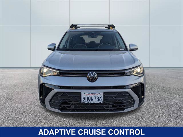 Used 2025 Volkswagen Taos SE FWD image 8