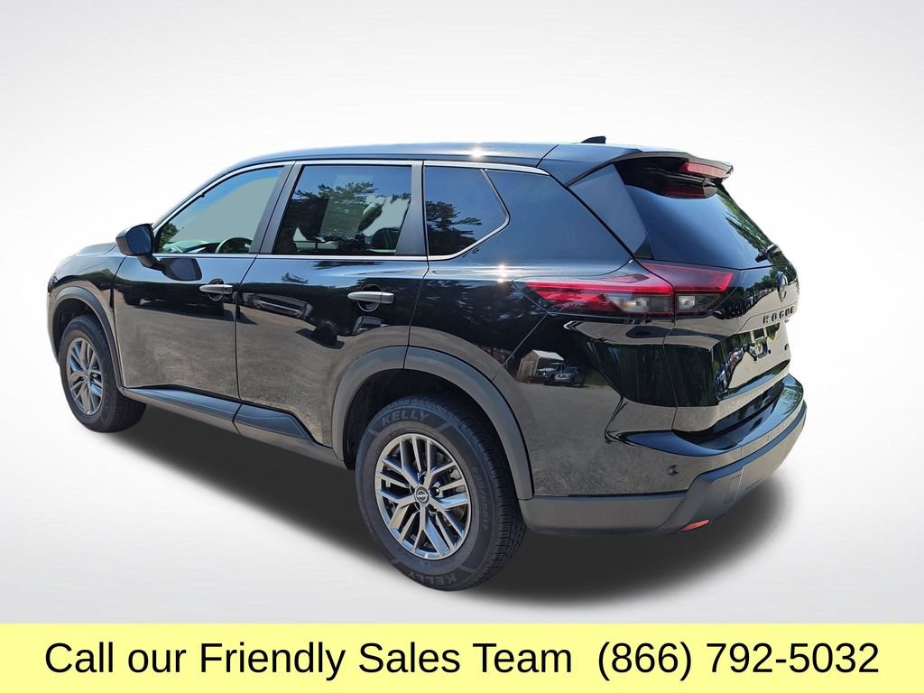 Used 2024 Nissan Rogue S AWD/4WD image 3