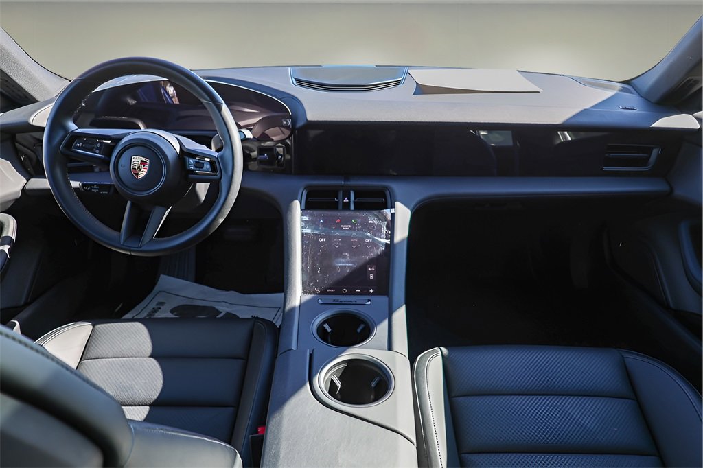 Used 2022 Porsche Taycan image 9