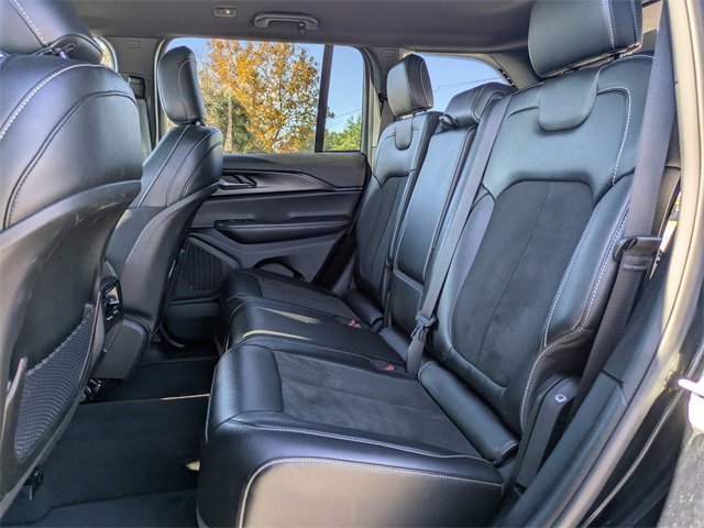 Used 2023 Jeep Grand Cherokee Altitude image 13