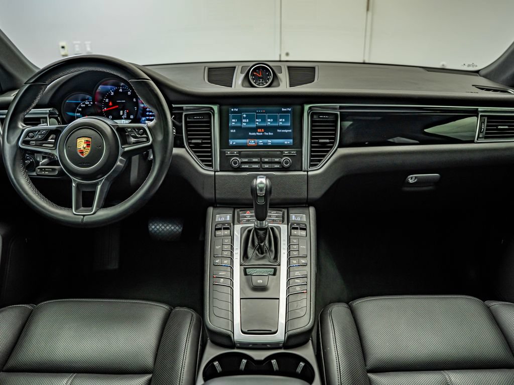Used 2018 Porsche Macan AWD/4WD image 6