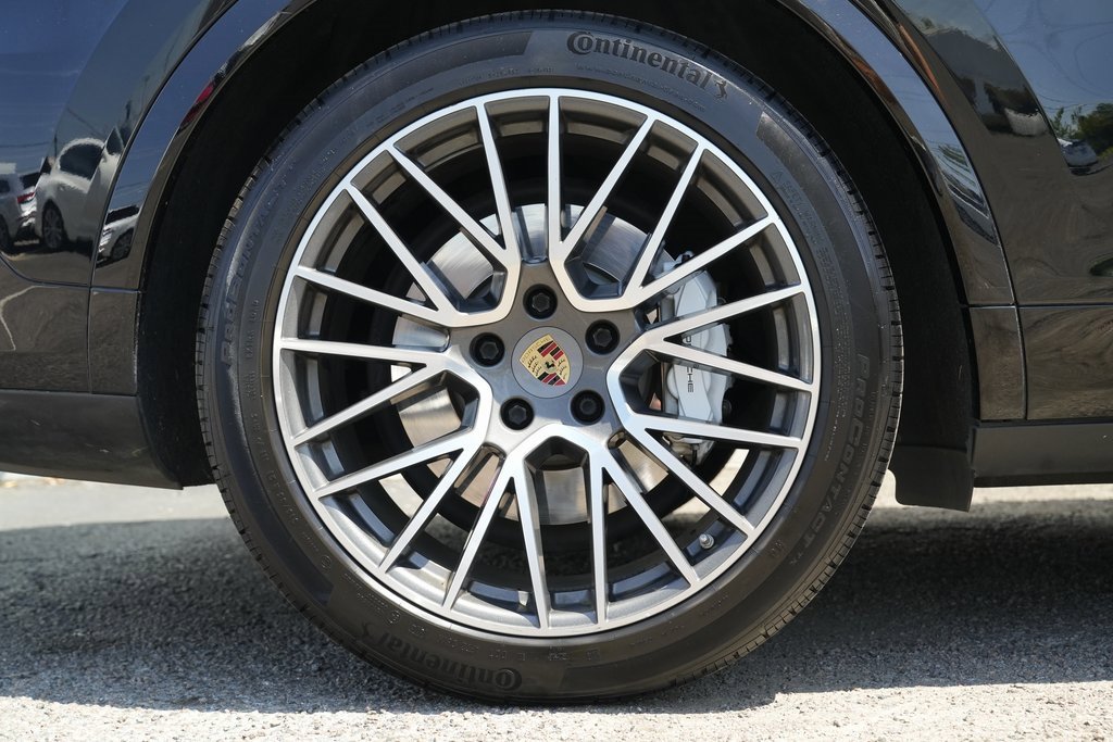 Used 2022 Porsche Cayenne Turbo image 11