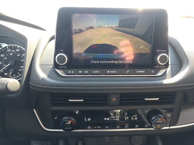 Used 2025 Nissan Rogue SV w/ SV Premium Package FWD image 16